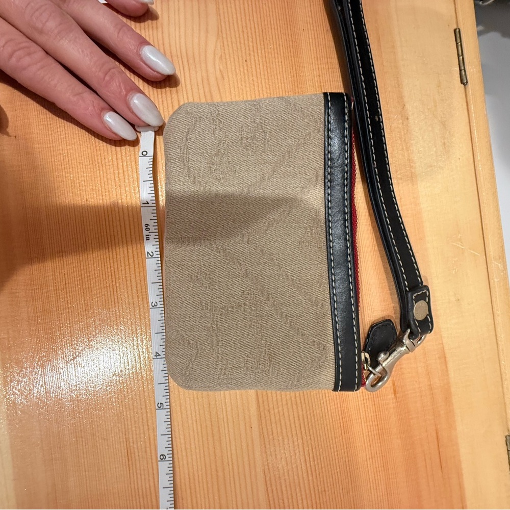 Dooney & Bourke coin purse with handle strap - Picture 3 of 8